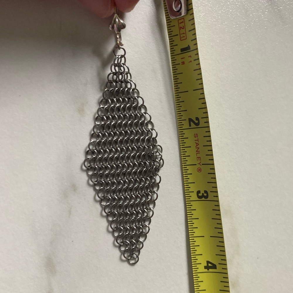 Elegant Chainmail Earrings - Picture 4 of 5